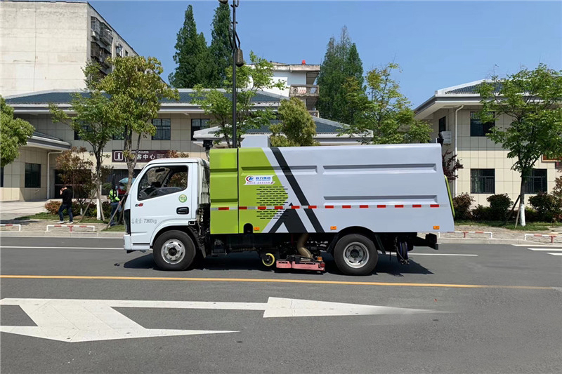 東風(fēng)小多利卡吸塵車