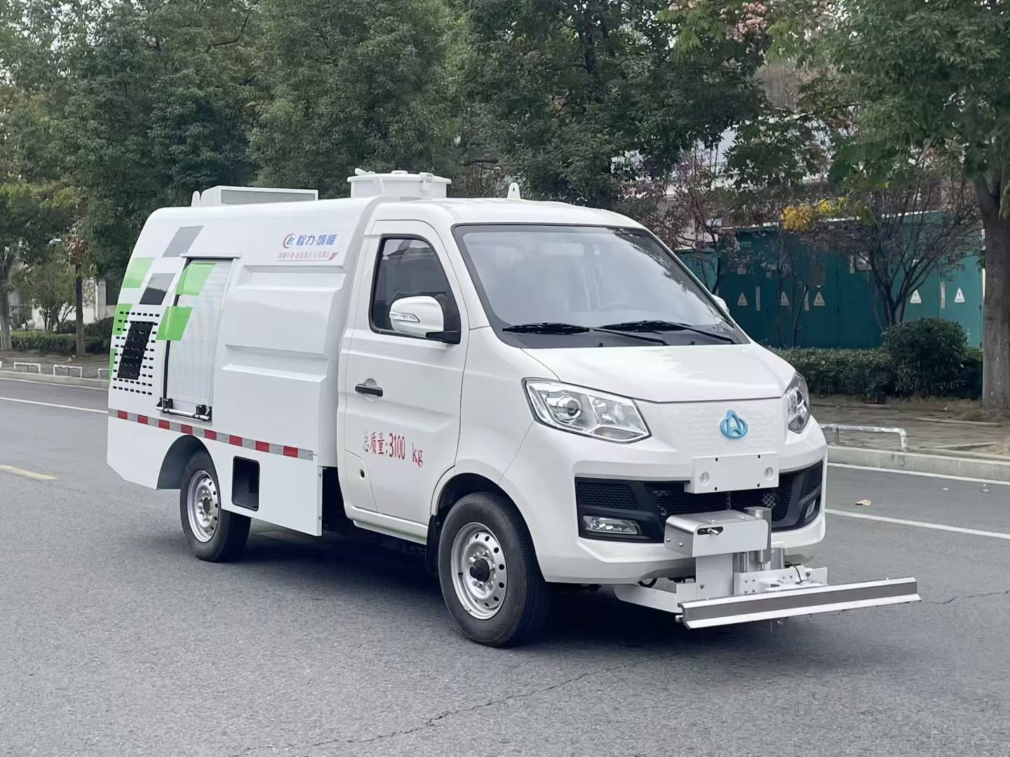 長(zhǎng)安純電動(dòng)養(yǎng)護(hù)車