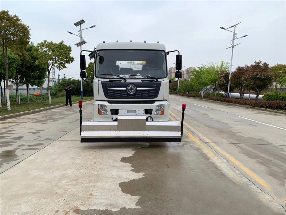 東風(fēng)天錦路面清洗車