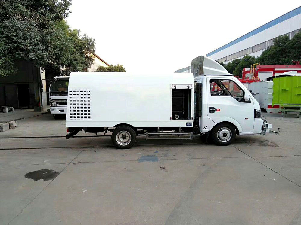 東風(fēng)途逸路面清洗車
