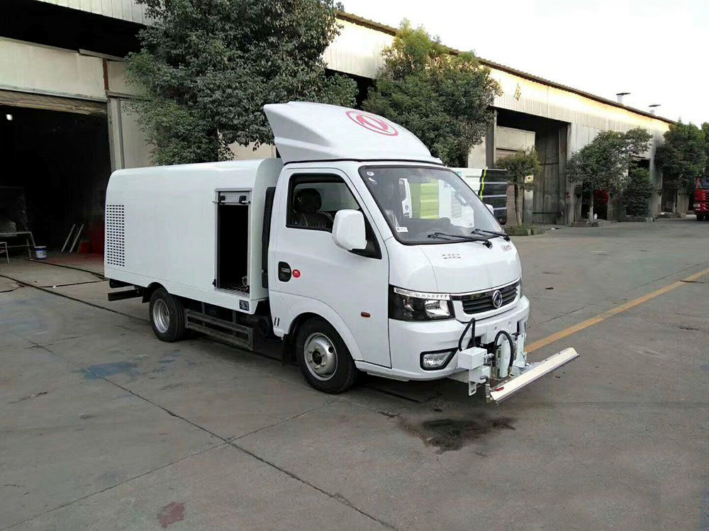 東風(fēng)途逸路面清洗車